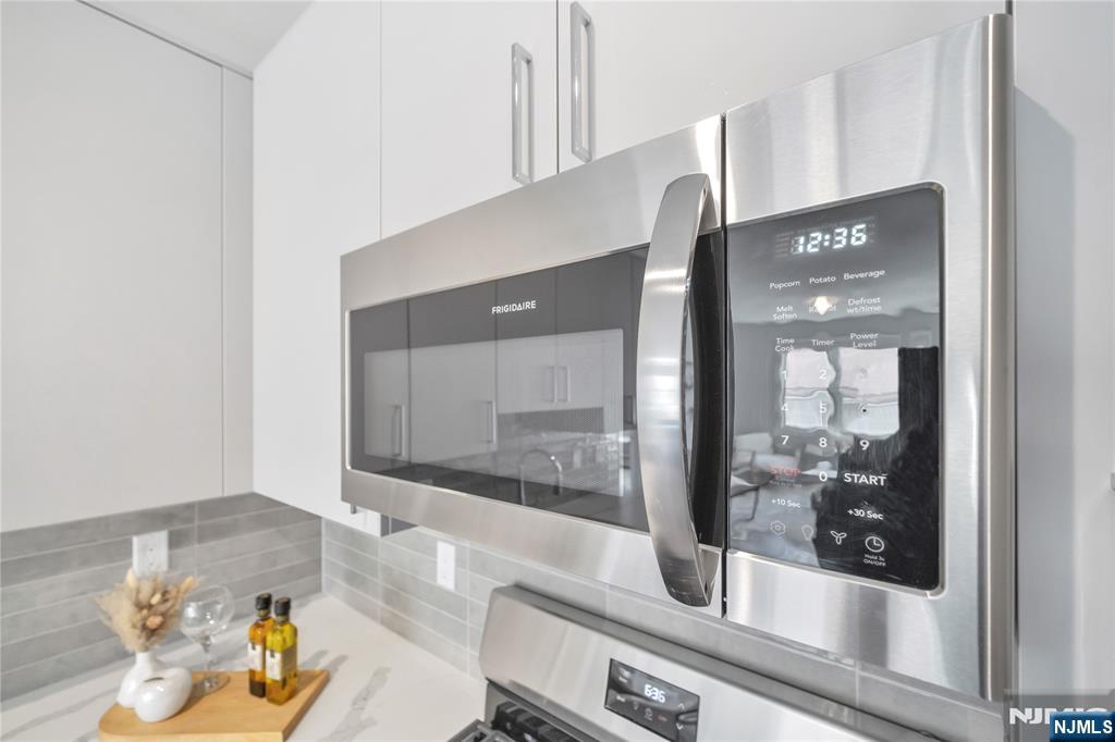 491 Walker Street 3E