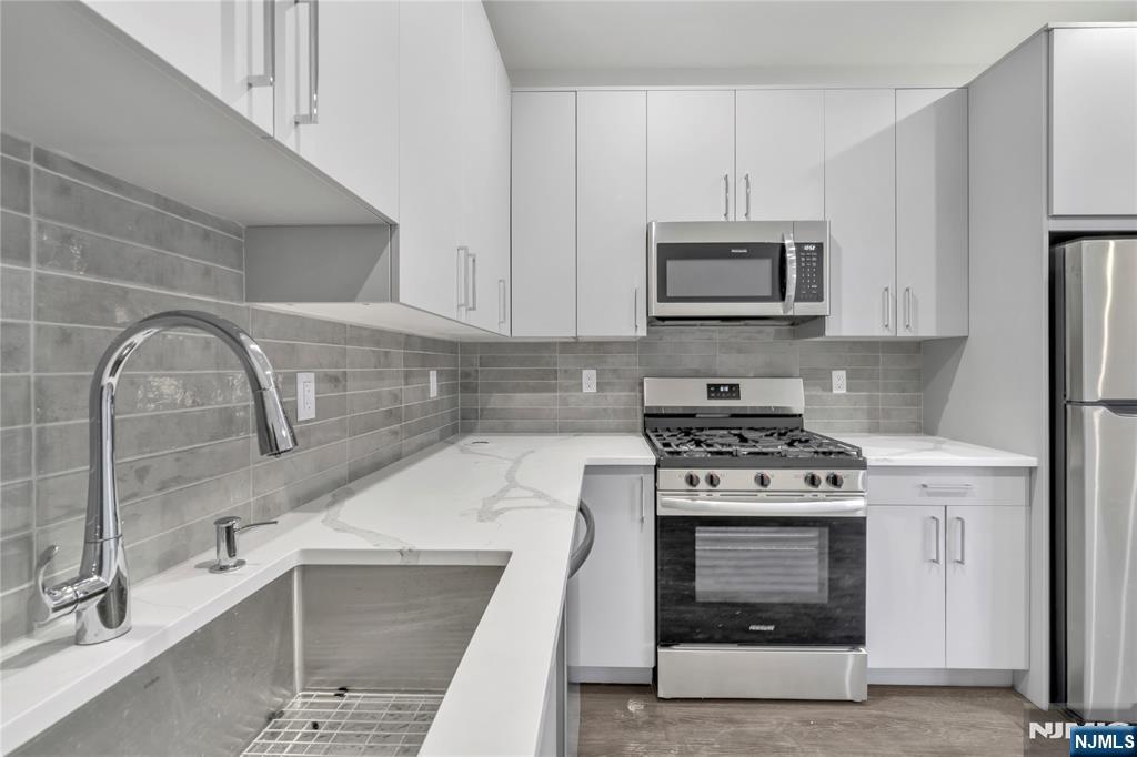 491 Walker Street 3E