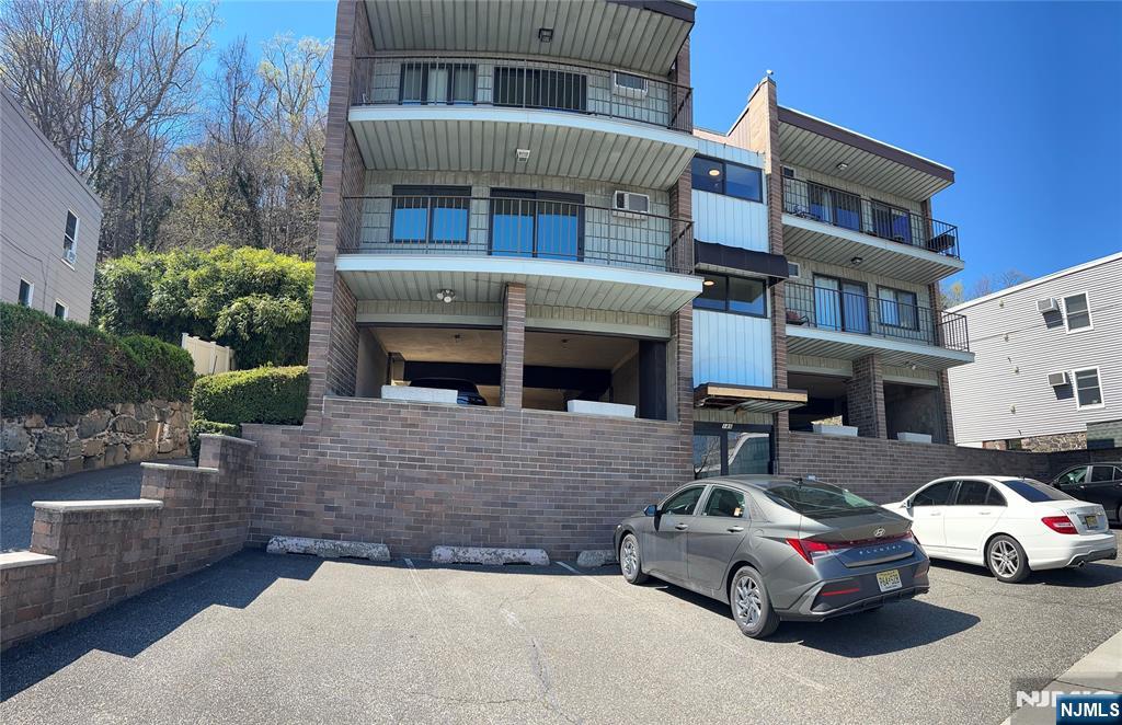 148 Undercliff Avenue