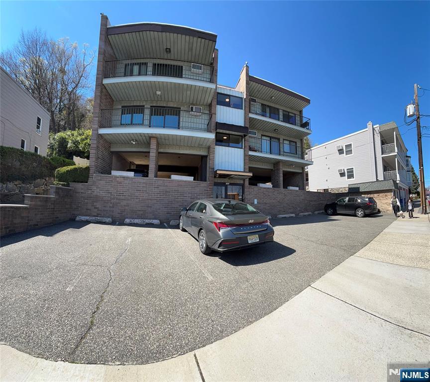 148 Undercliff Avenue