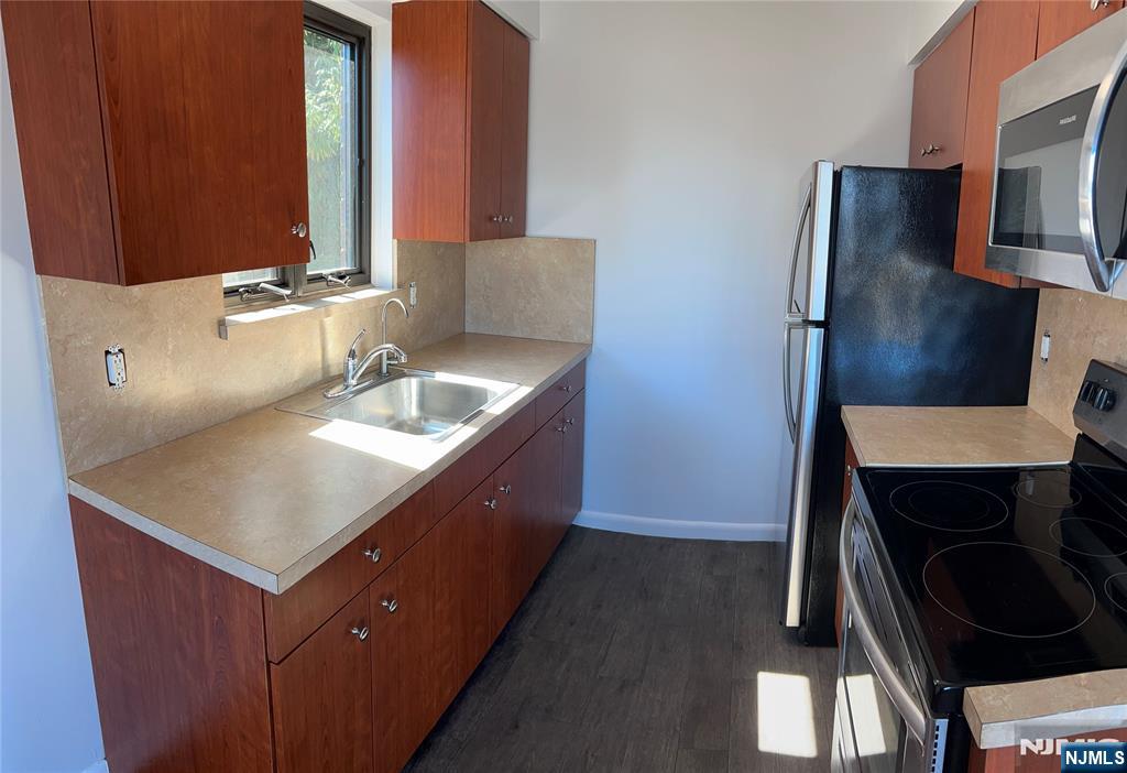 148 Undercliff Avenue