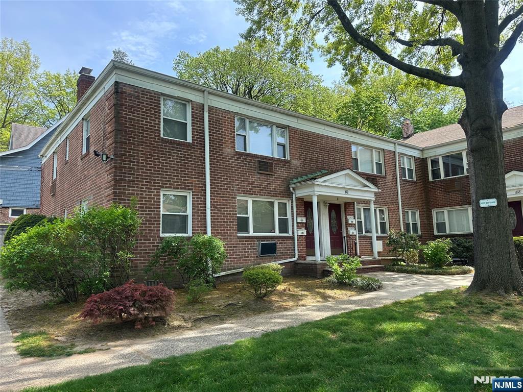 192 Hillside Avenue E2