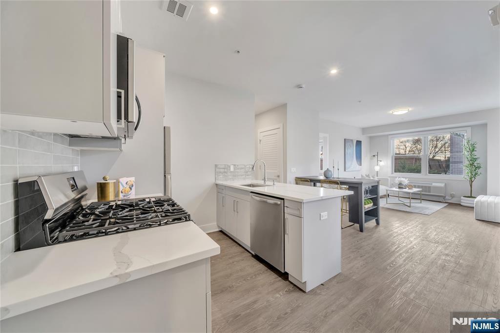 491 Walker Street 3A