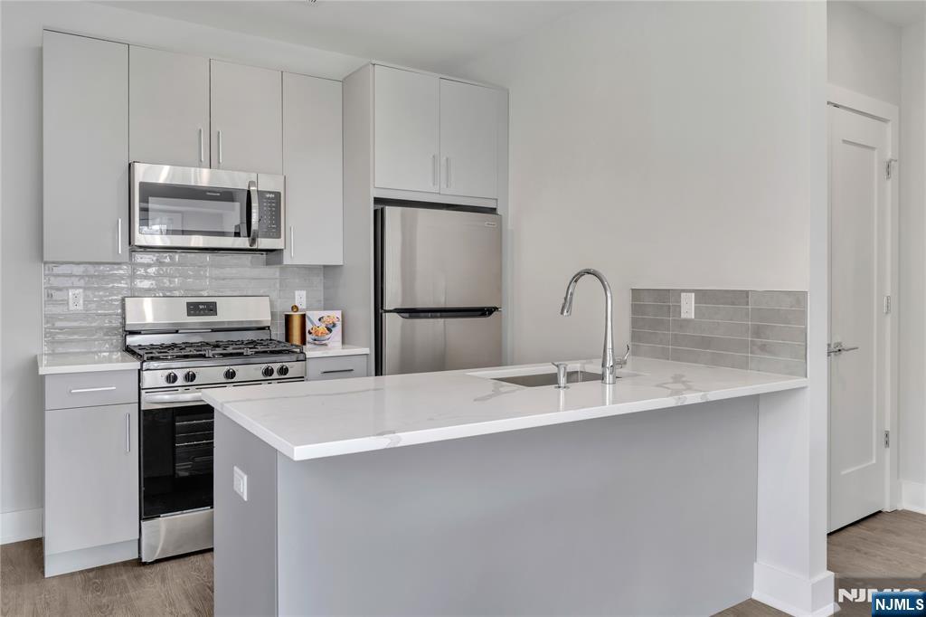 491 Walker Street 3A