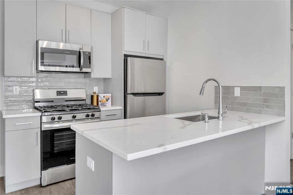 491 Walker Street 3A