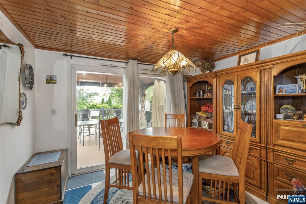 4 White Oak Drive