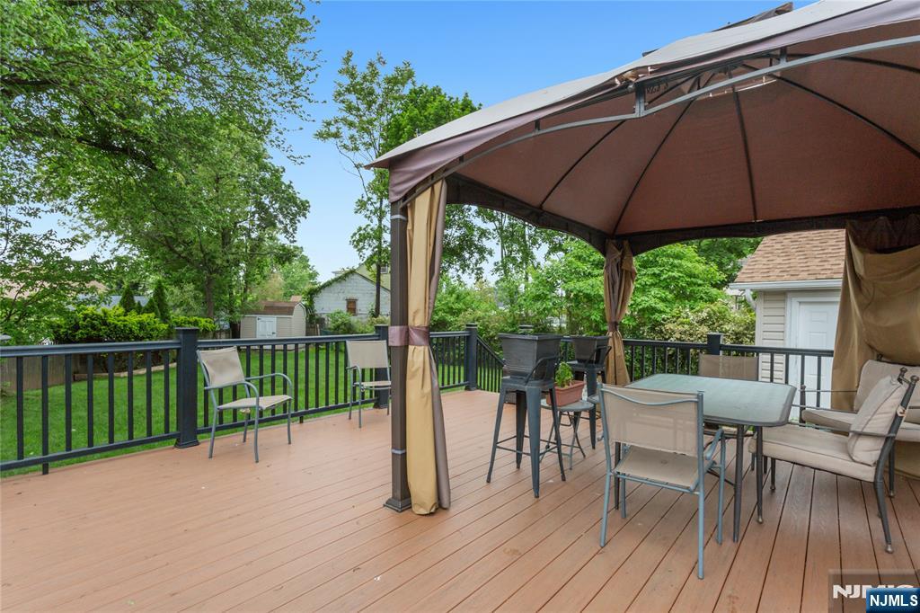 4 White Oak Drive