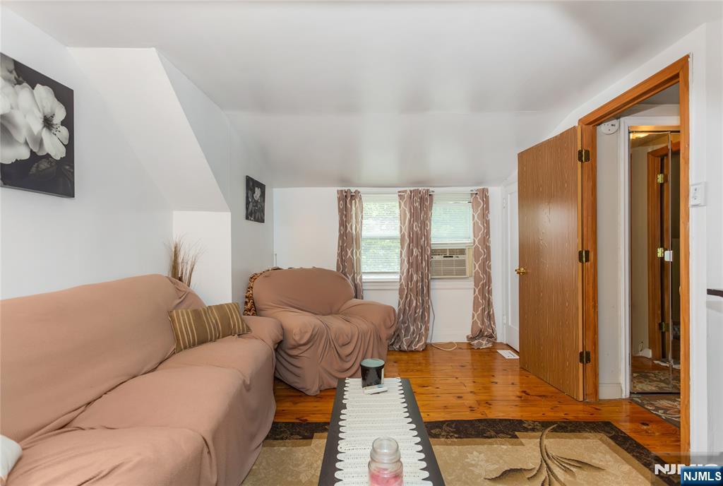 4 White Oak Drive