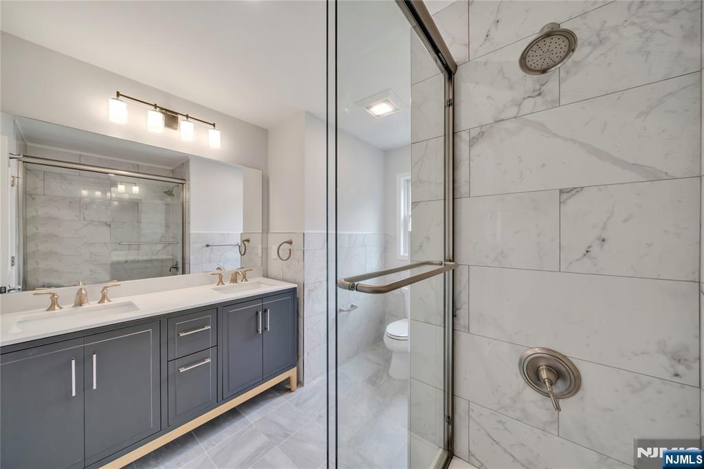 800 Pleasantview Terrace