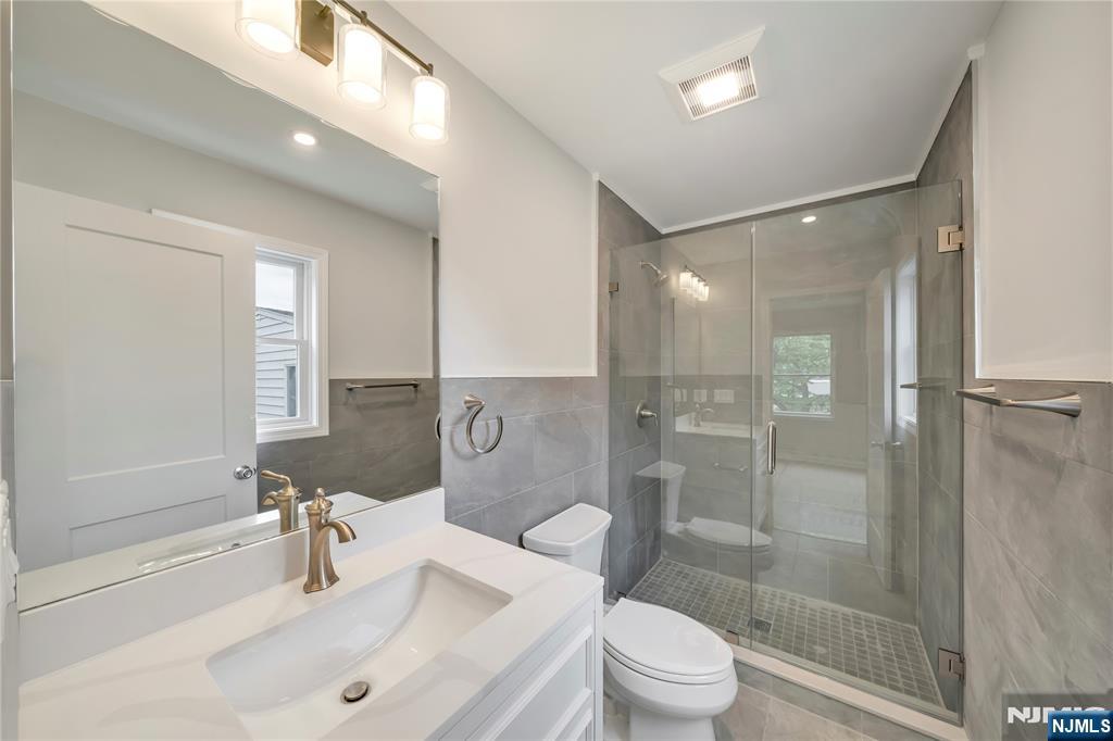 800 Pleasantview Terrace