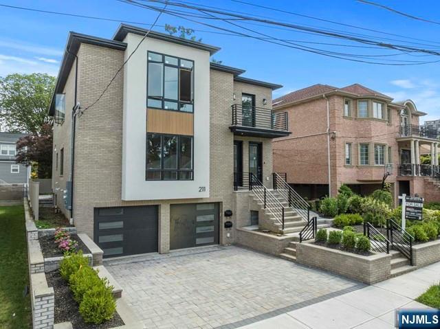 211 Warwick Avenue 2