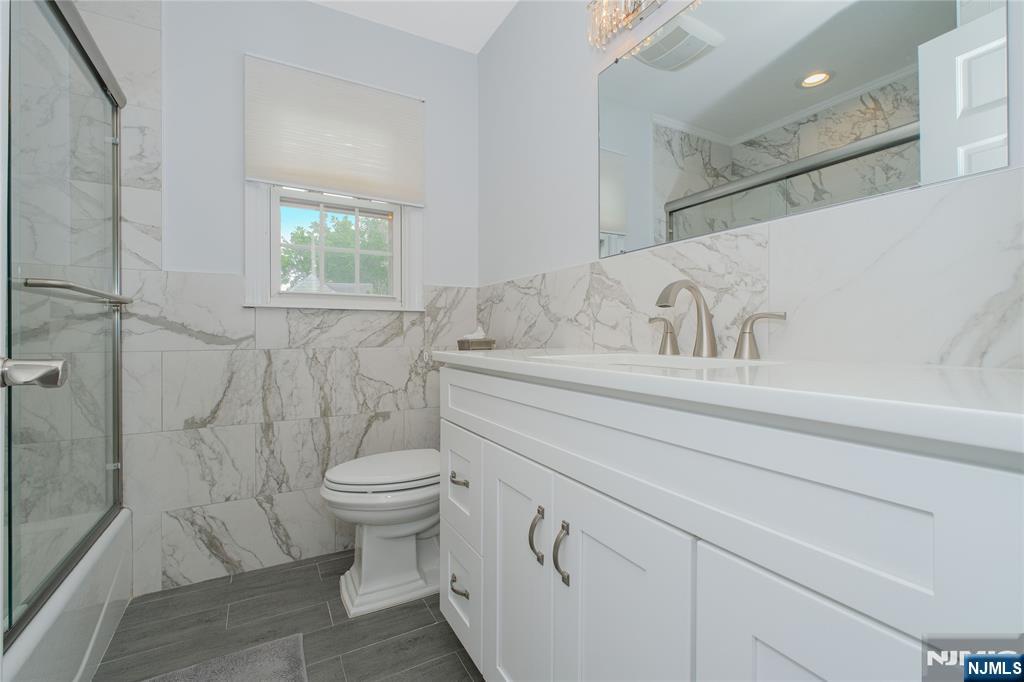122 E Village Circle