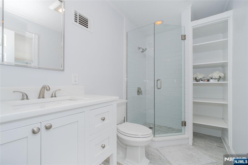 122 E Village Circle