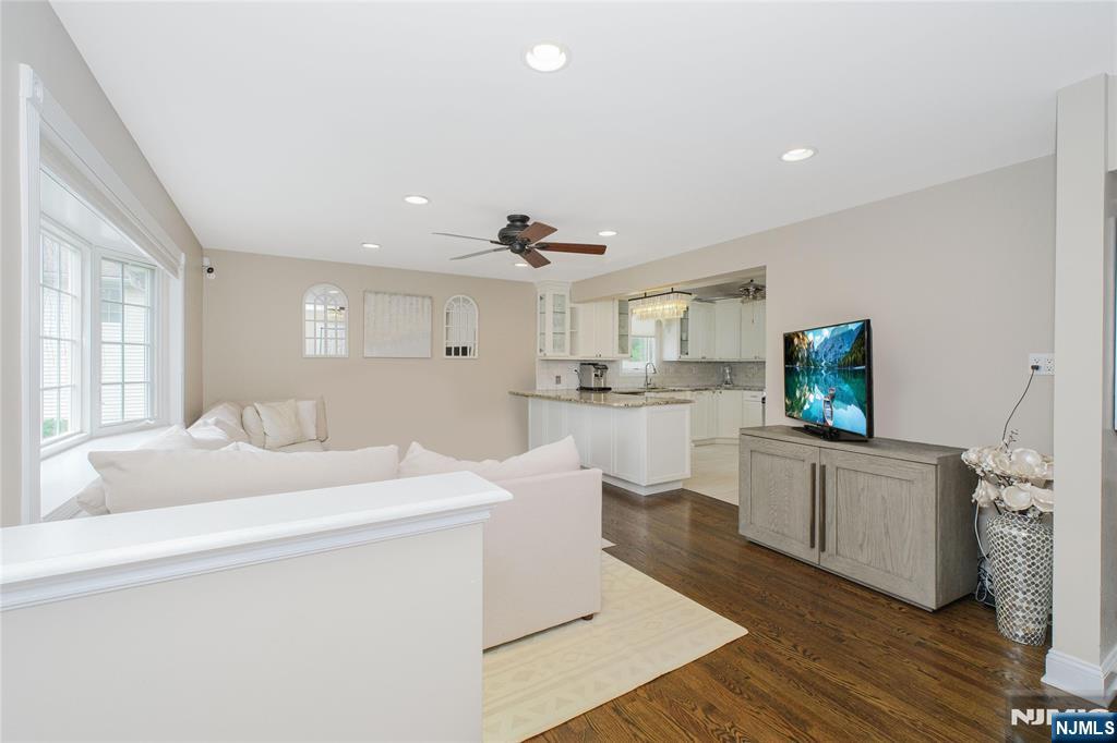 122 E Village Circle