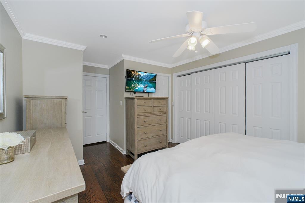 122 E Village Circle