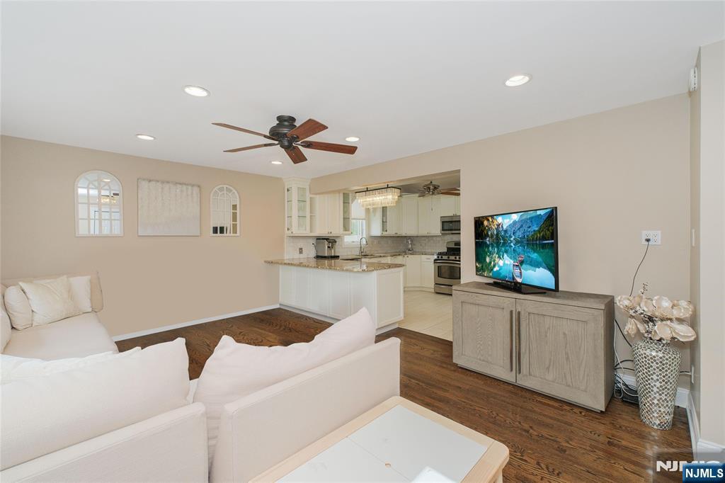 122 E Village Circle