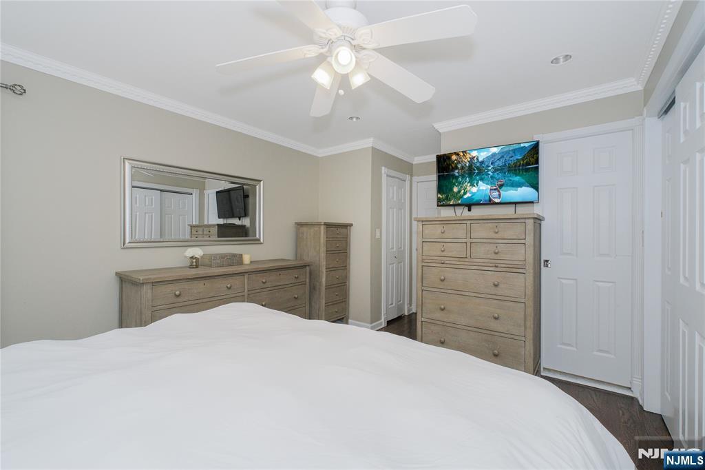 122 E Village Circle