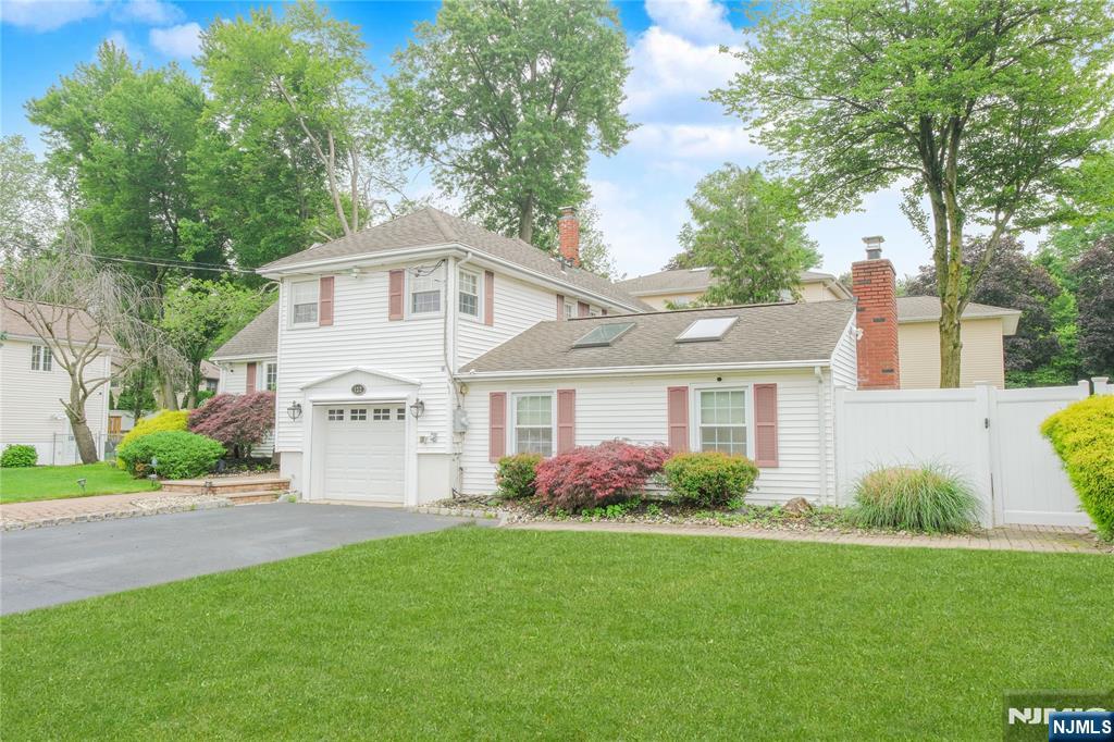 122 E Village Circle