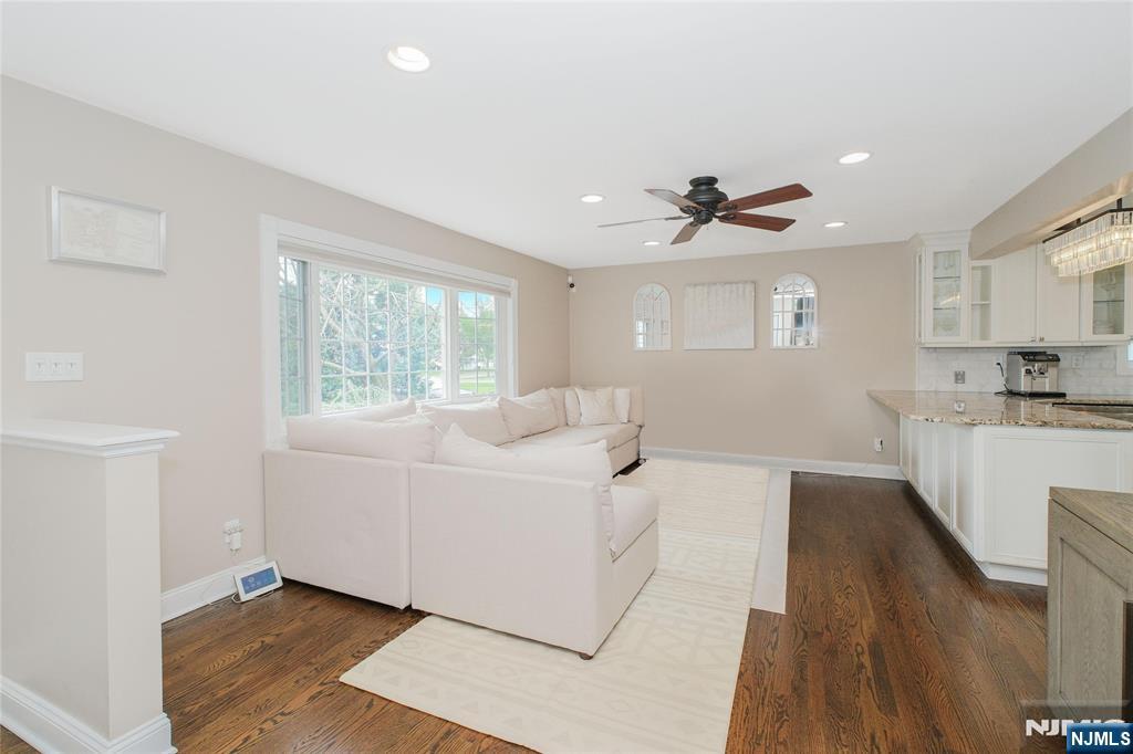 122 E Village Circle