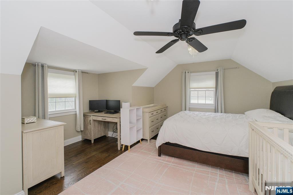 122 E Village Circle