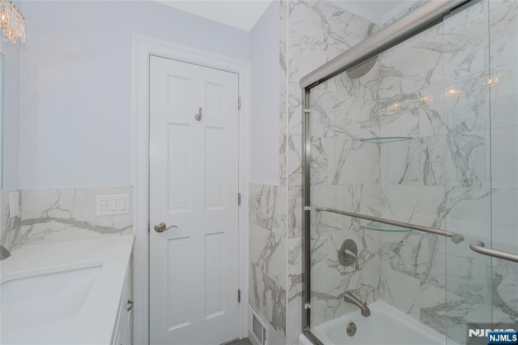 122 E Village Circle