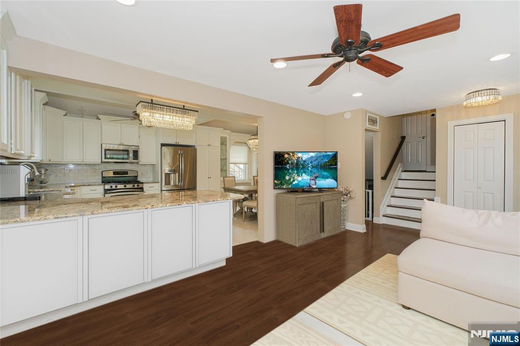 122 E Village Circle