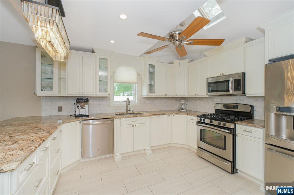 122 E Village Circle