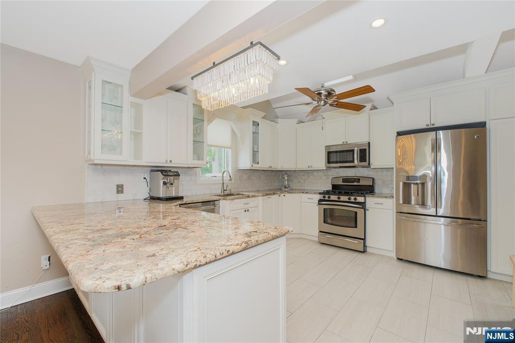 122 E Village Circle