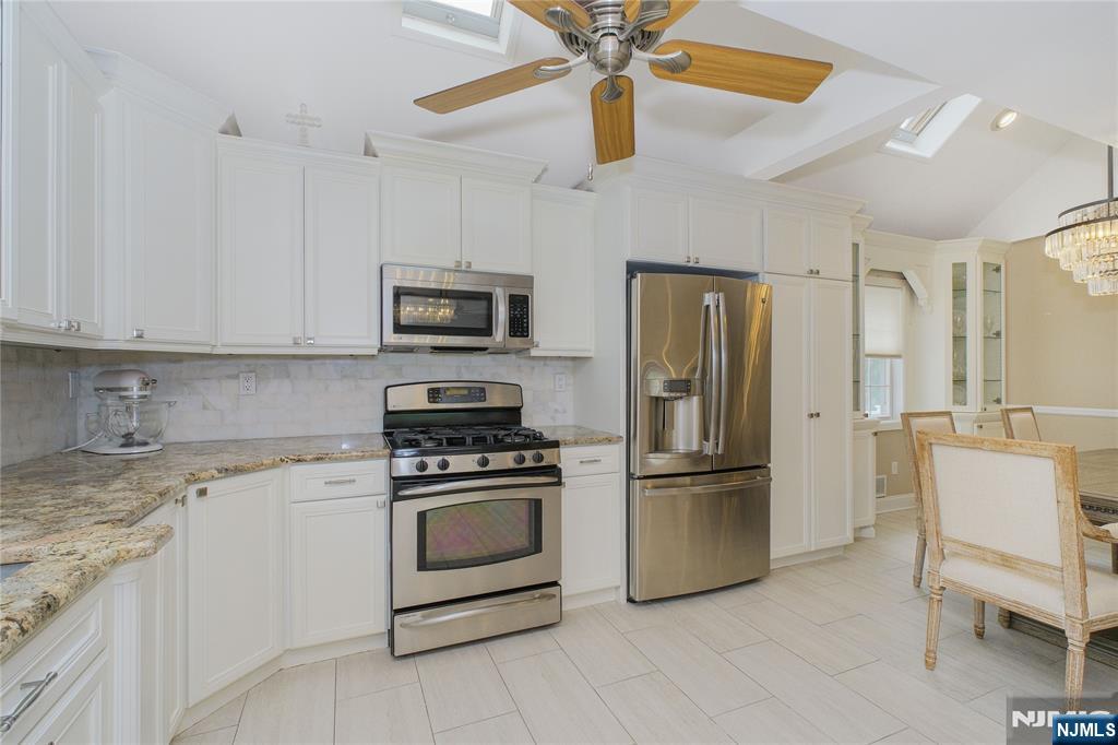 122 E Village Circle