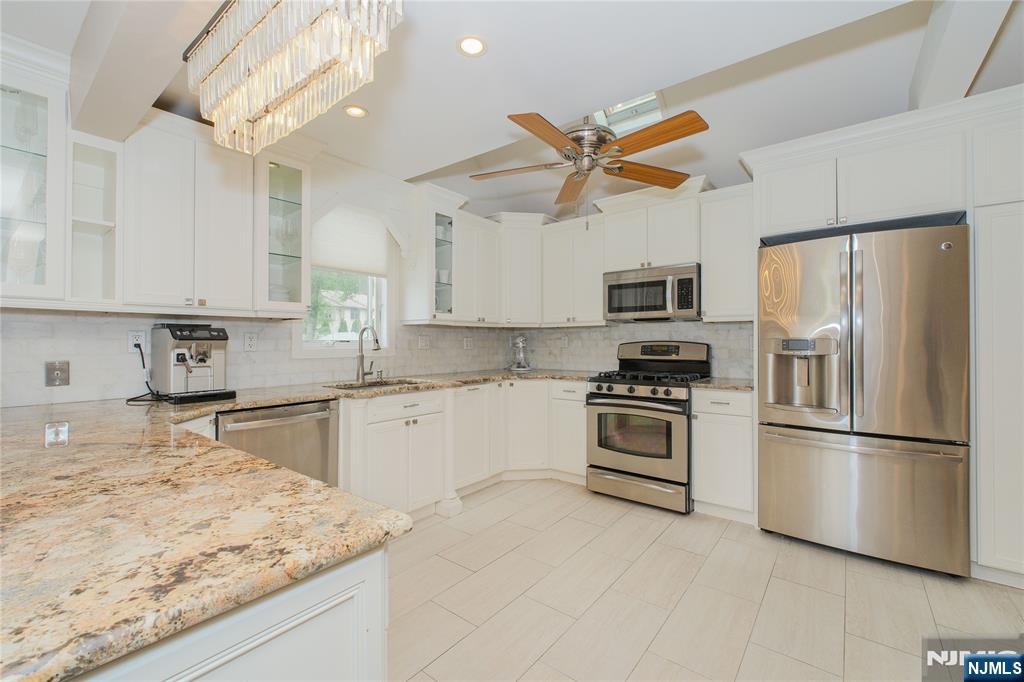 122 E Village Circle