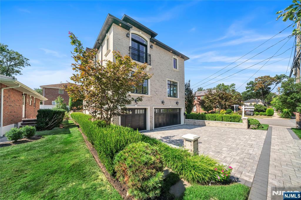 214 Forest Road