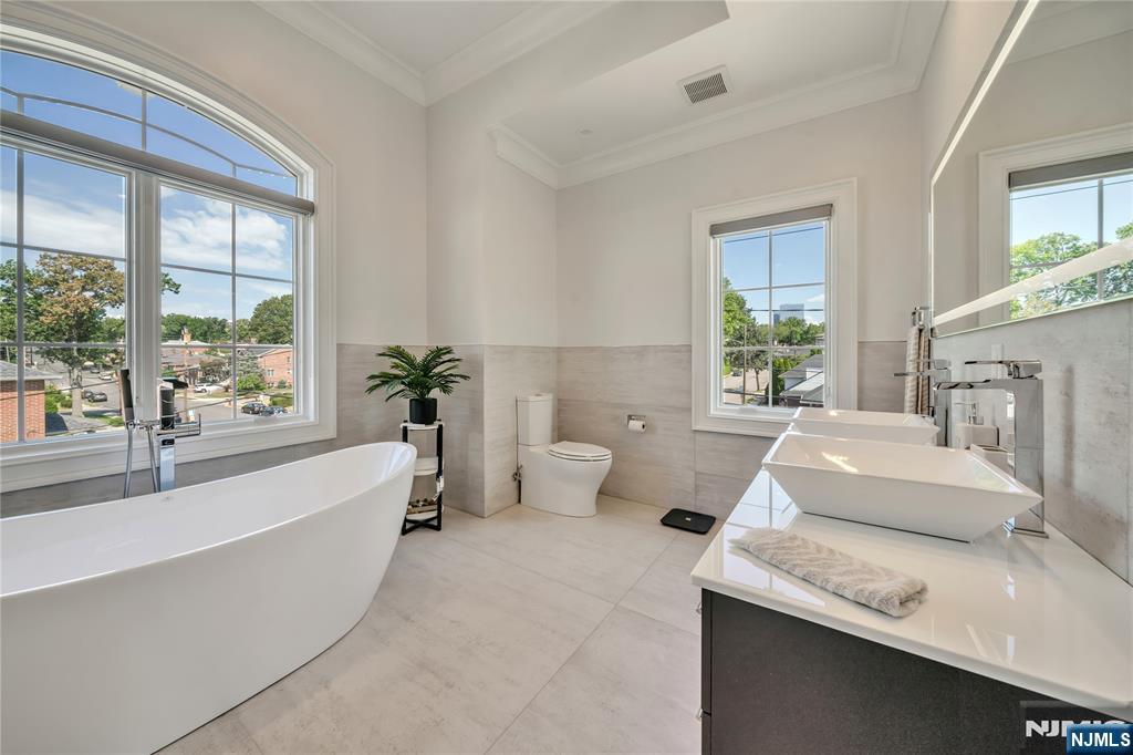 214 Forest Road