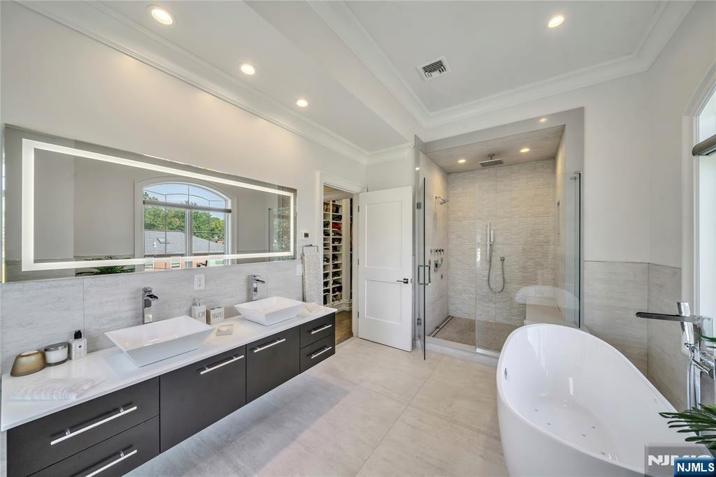 214 Forest Road
