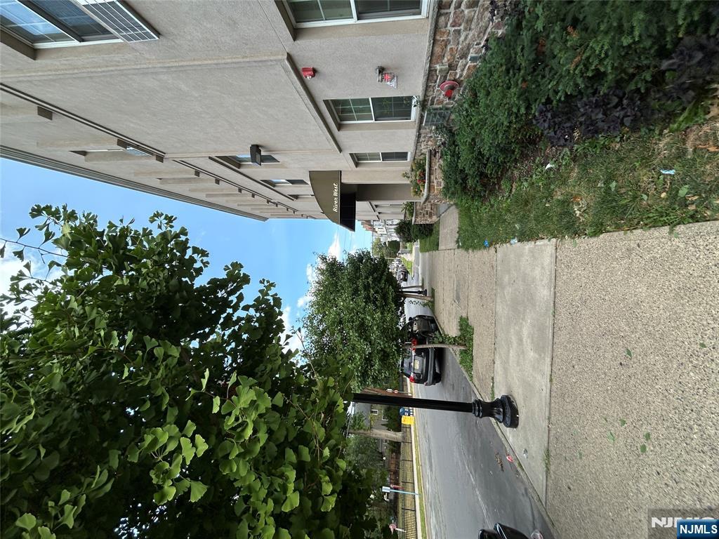 61 Kansas Street 3C