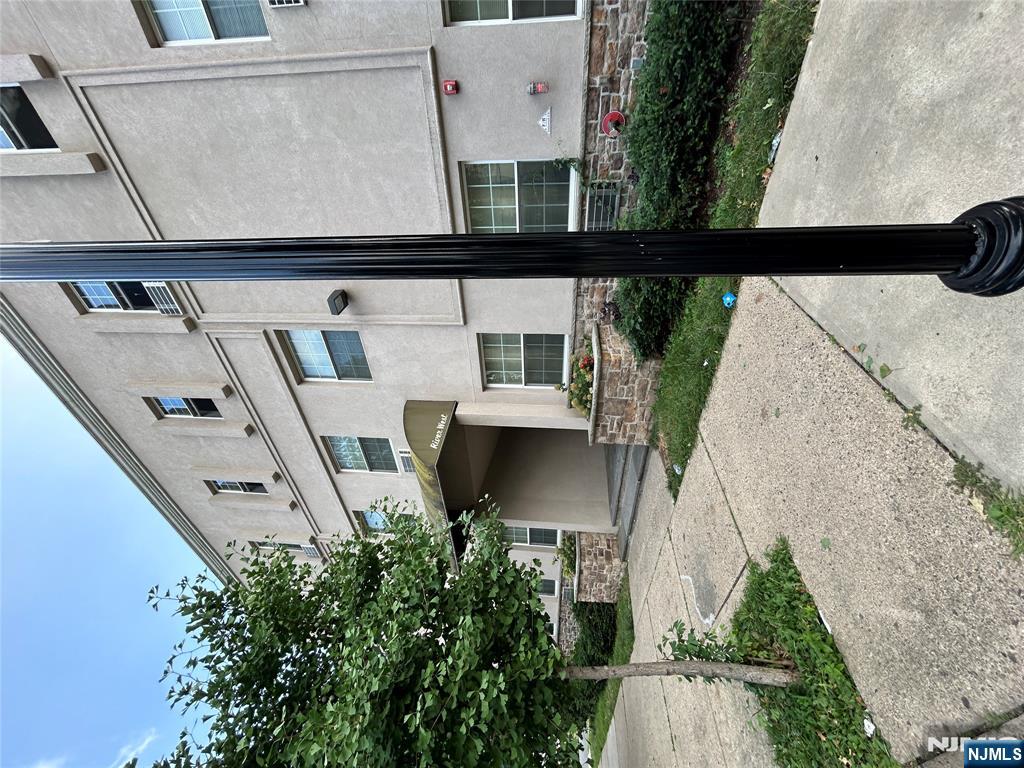 61 Kansas Street 3C