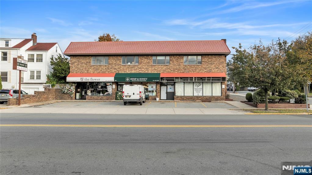 824 Broad Avenue