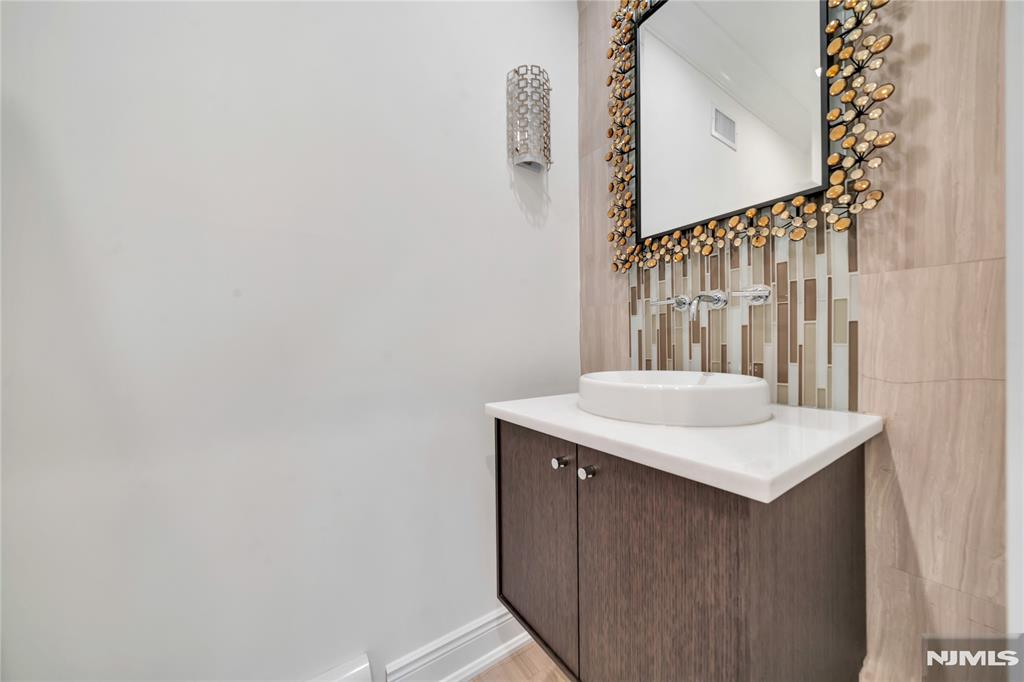 516 Undercliff Avenue