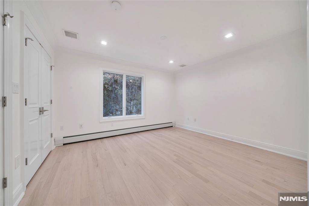 516 Undercliff Avenue