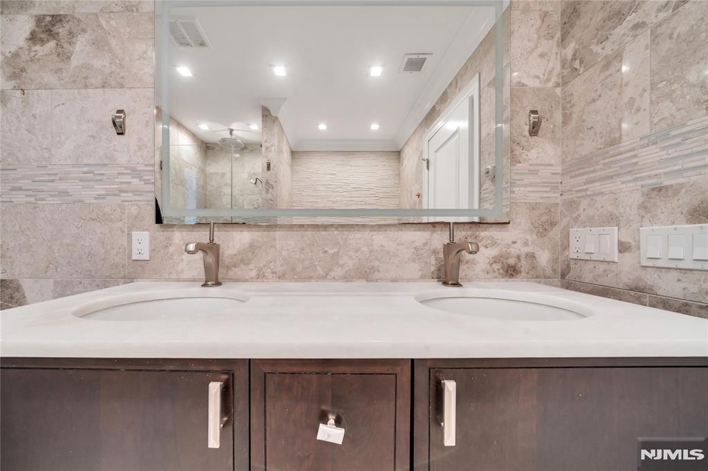 516 Undercliff Avenue