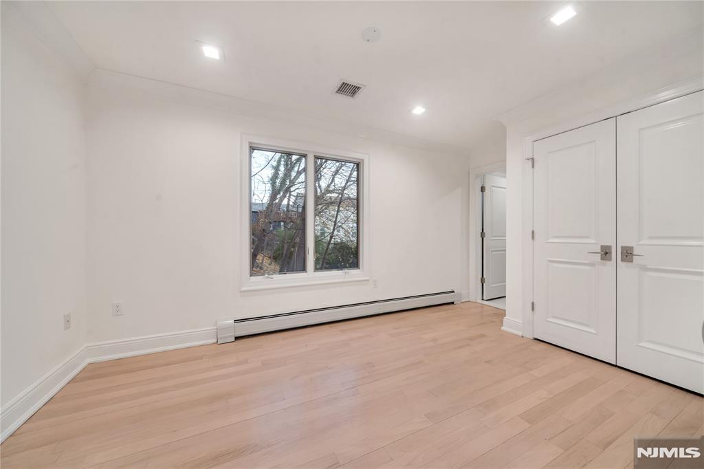 516 Undercliff Avenue