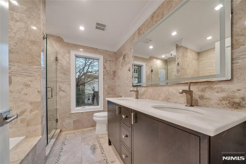 516 Undercliff Avenue