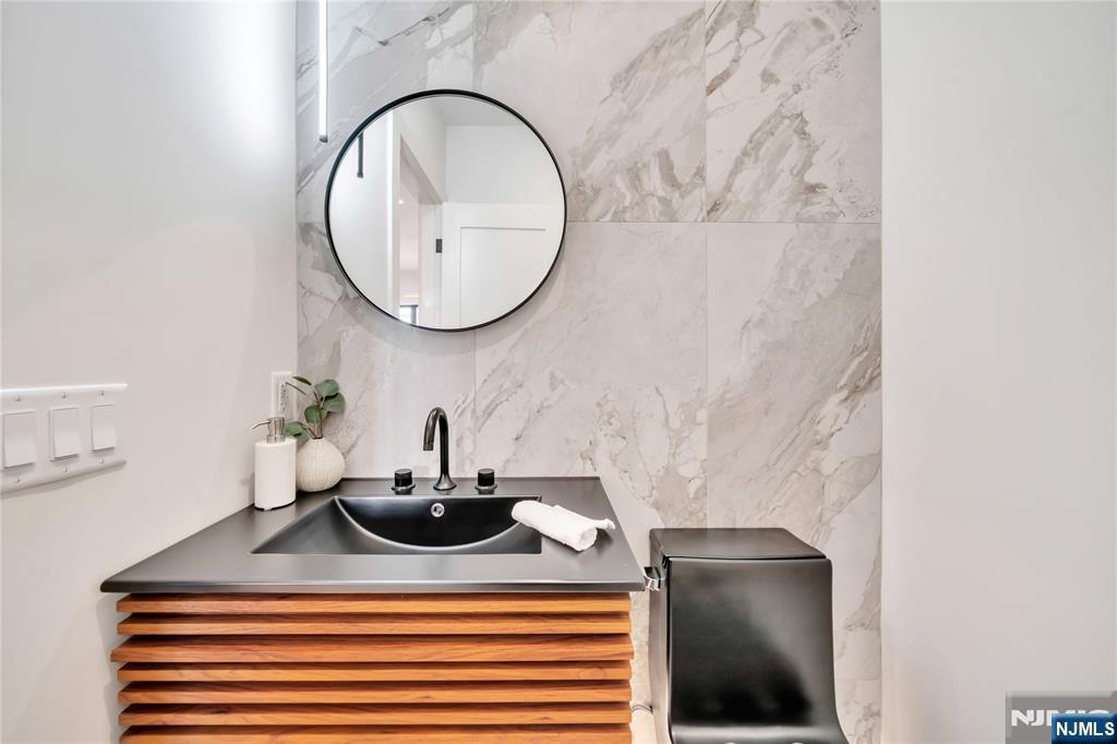 2220 Mackay Avenue A