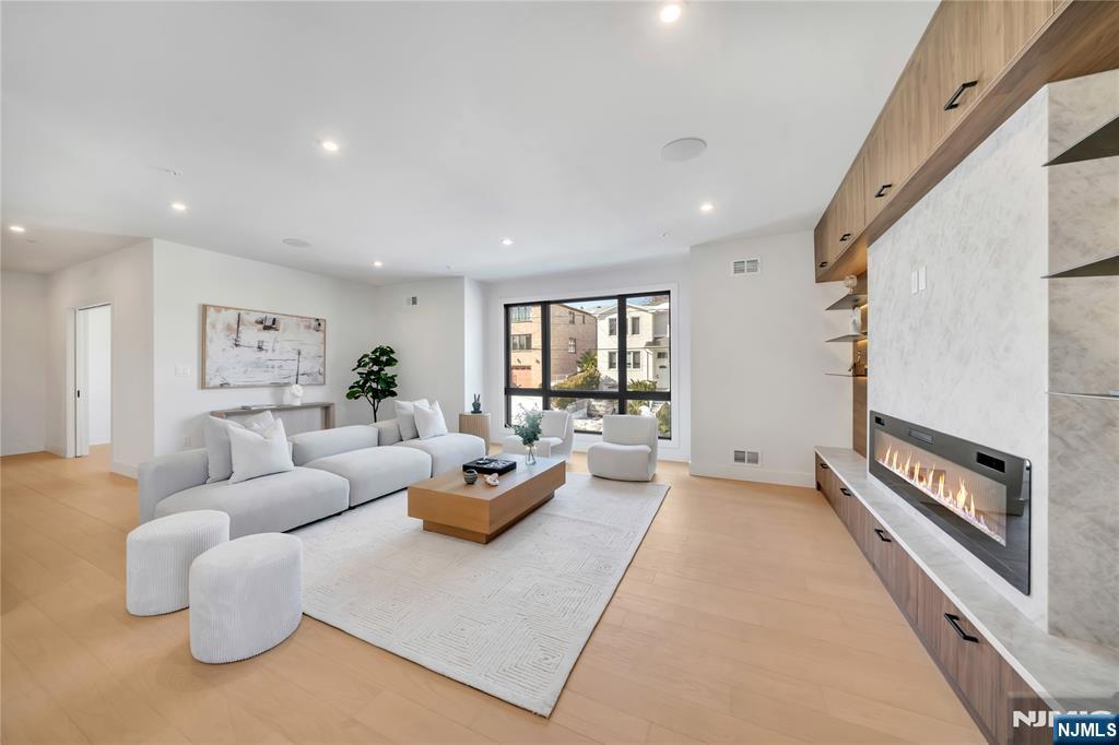 2220 Mackay Avenue A