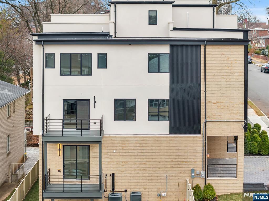 2220 Mackay Avenue A