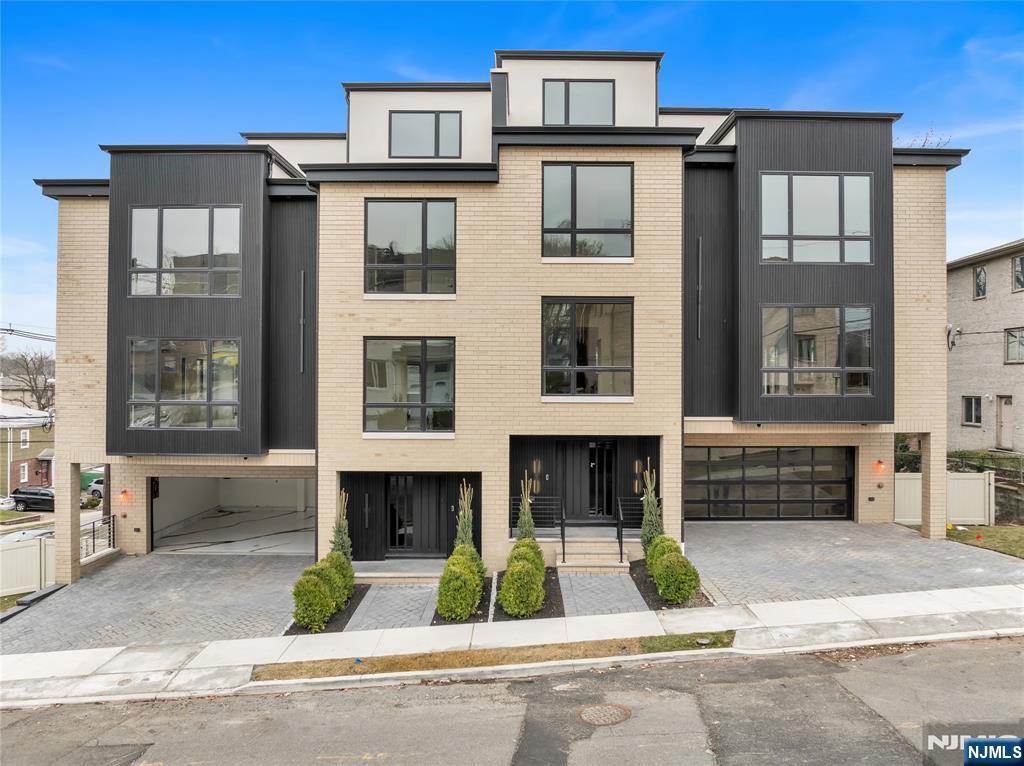 2220 Mackay Avenue A