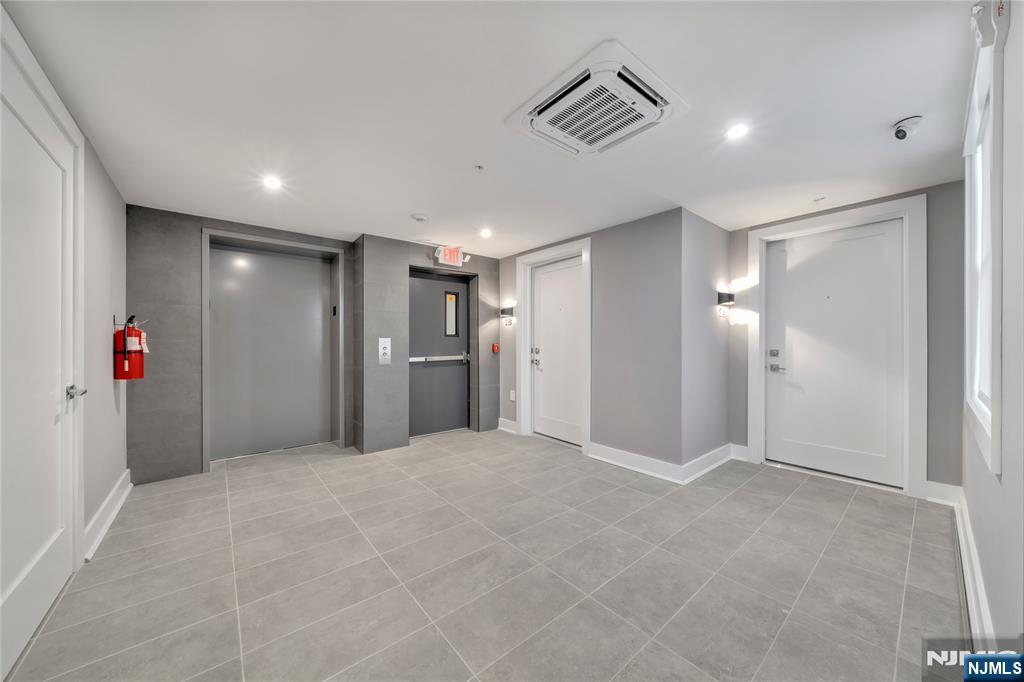 491 Walker Street 3G