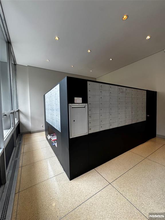 6050 Boulevard East 16J