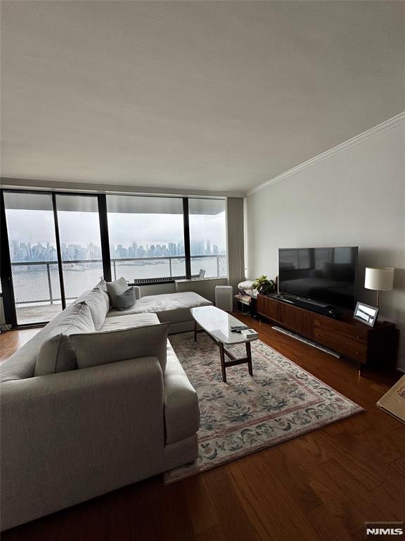 6050 Boulevard East 16J