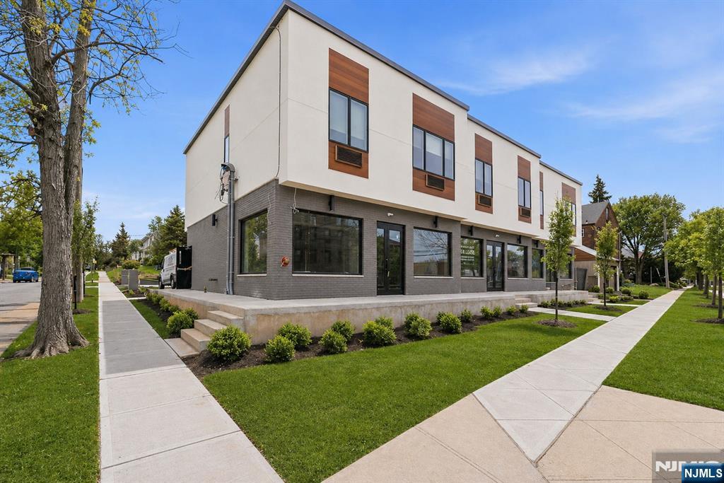 850 Broad Avenue 3