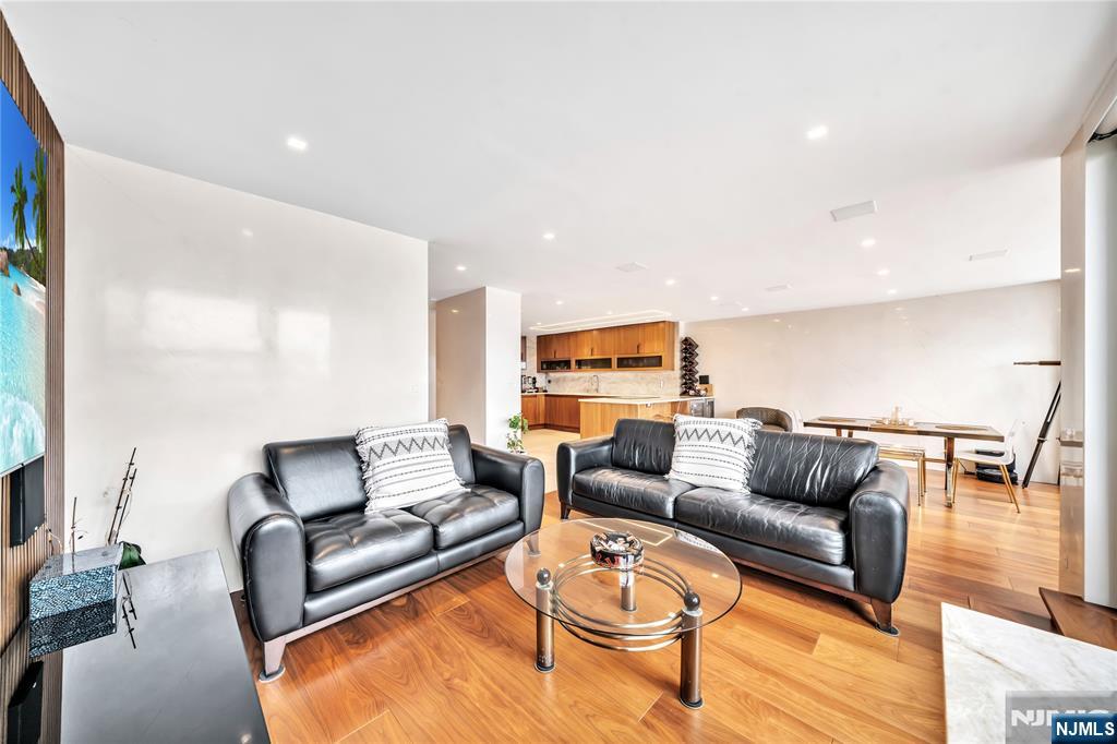 7000 Boulevard East 32C